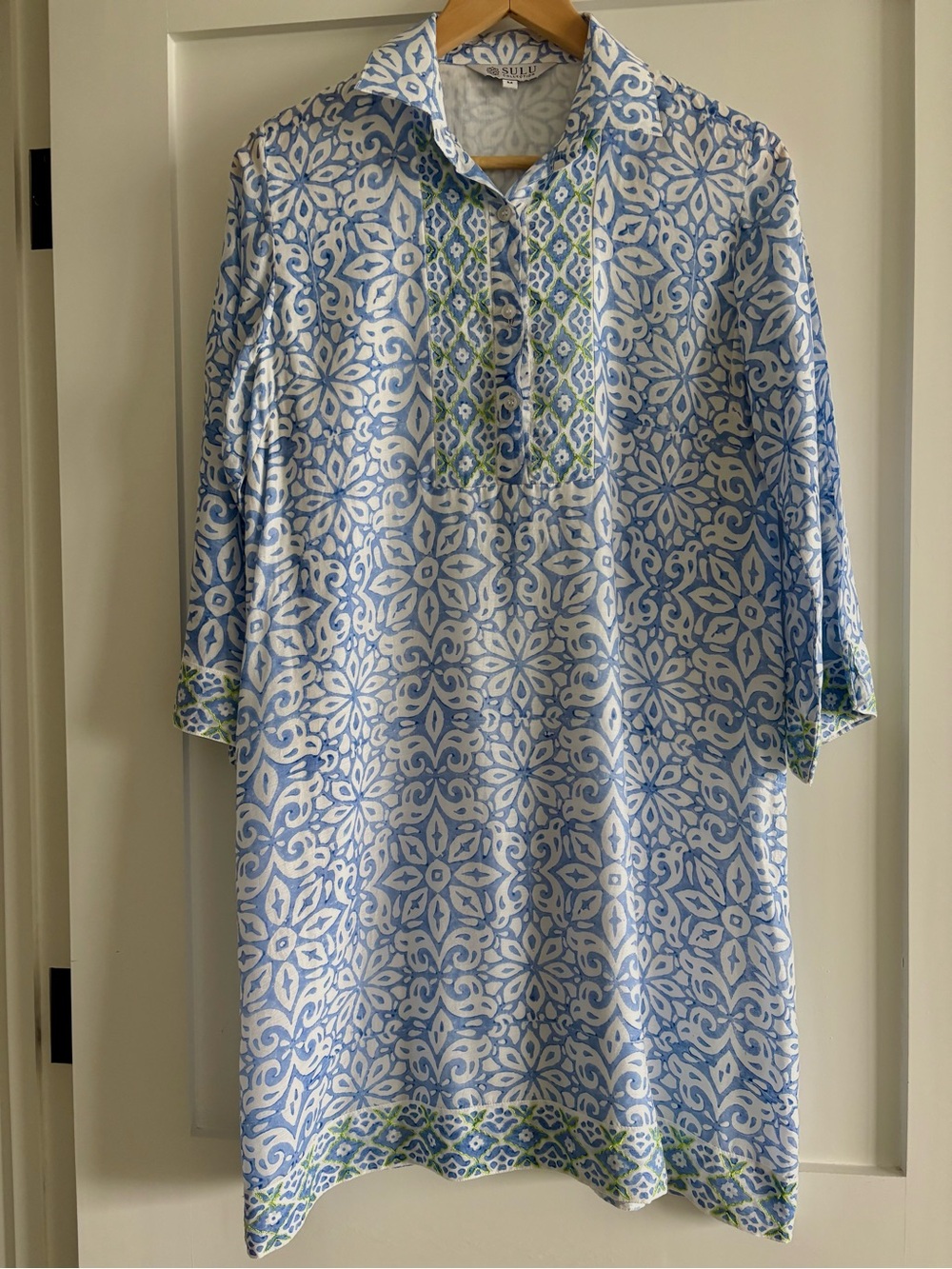 Beautiful blue and white with lime green trim. This is by SULU COLLECTION SIZE M
